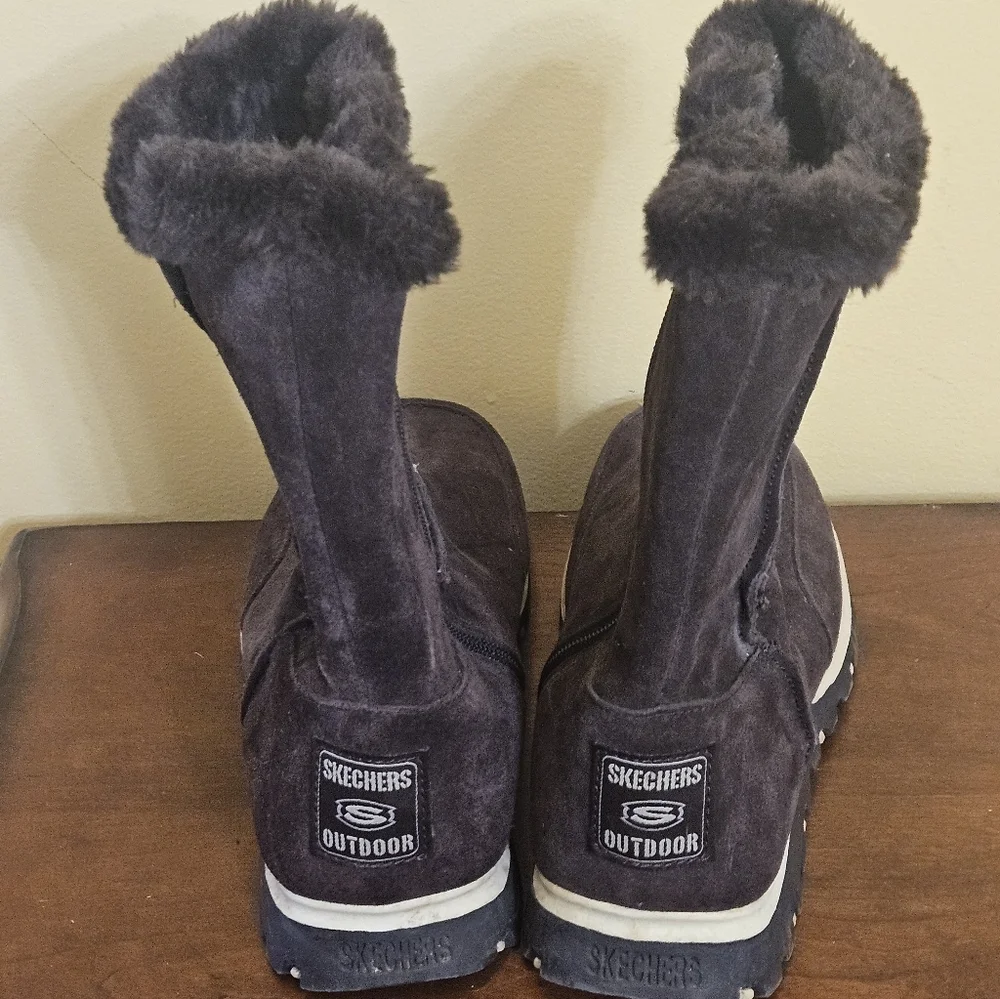 Skechers On-The-Go Encore Snow Flurry boot Size 8